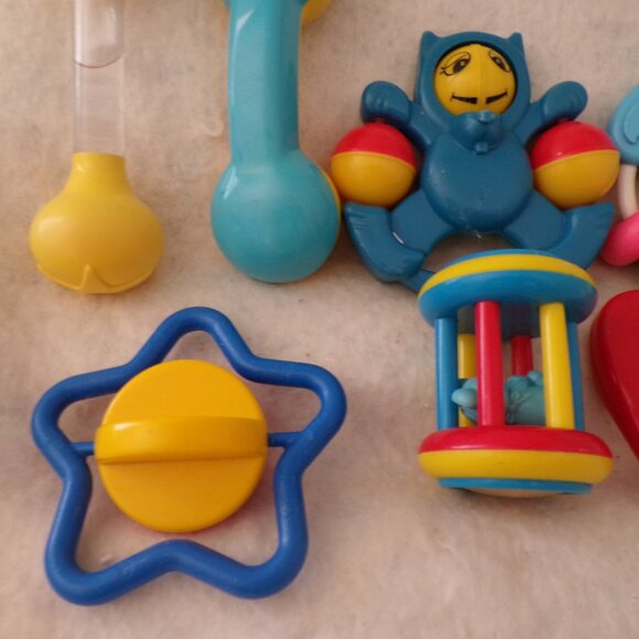 Vintage Lot Baby Rattles Toys Tomy Straco Disney Gerber Johnson & Johnson Kids - Picture 9 of 10